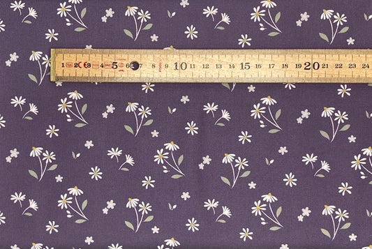 Daisies Dancing on navy blue