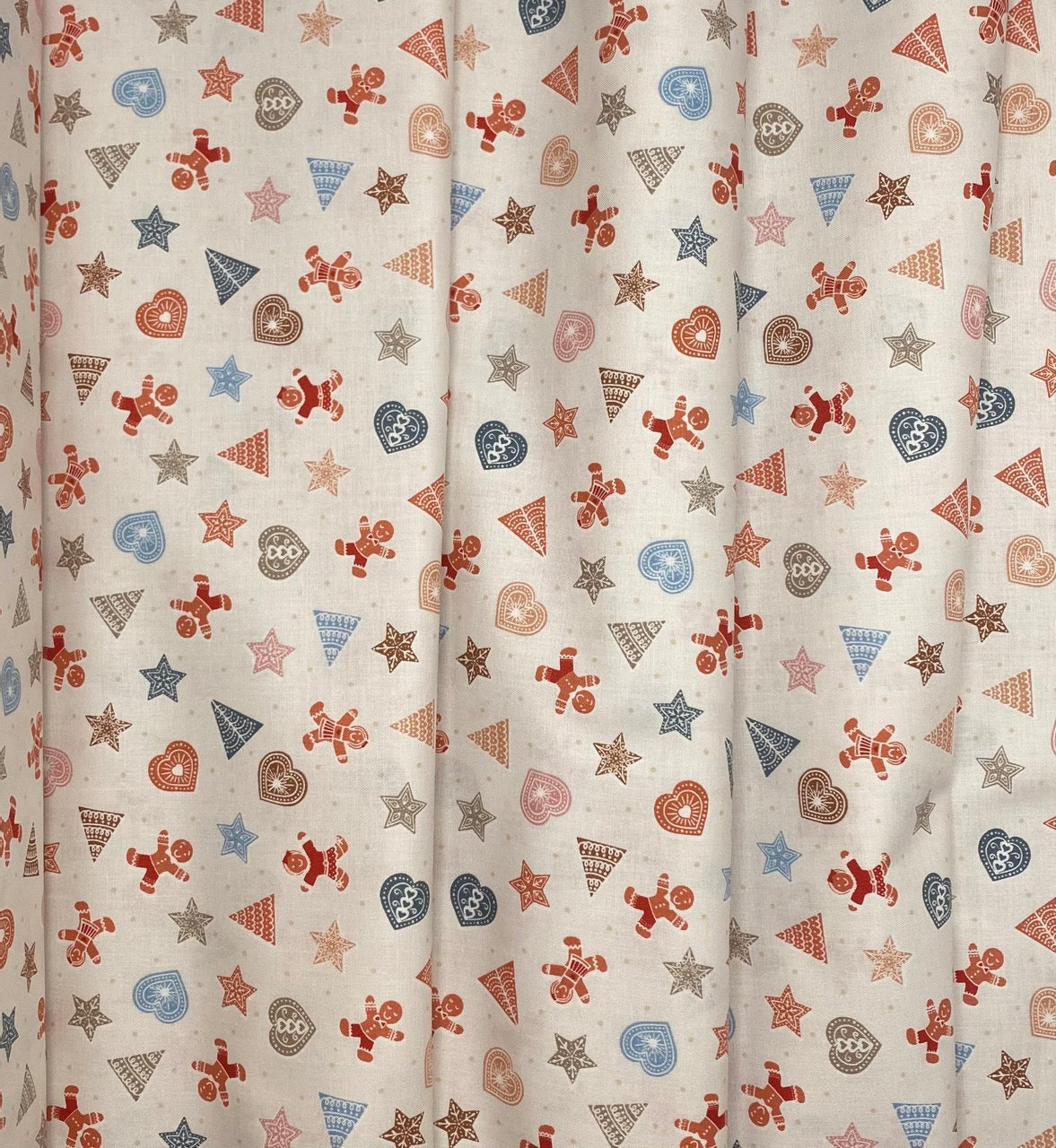 Gingerbread shapes on cream