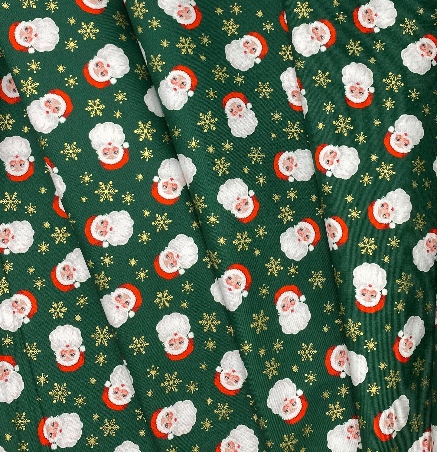 Santa on green (with pearl)