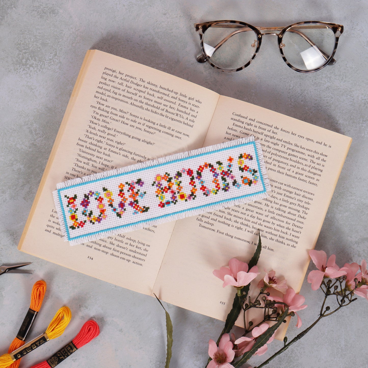 Counted Cross Stitch Bookmark Kit: Floral Books