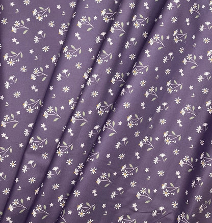 Daisies Dancing on navy blue