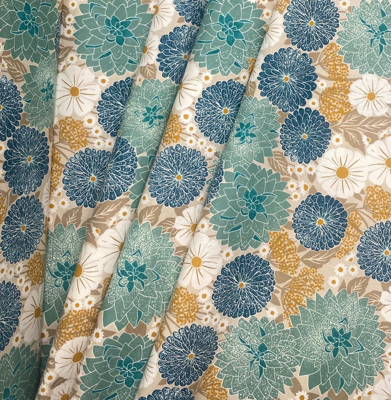 Flower Cluster - Beige