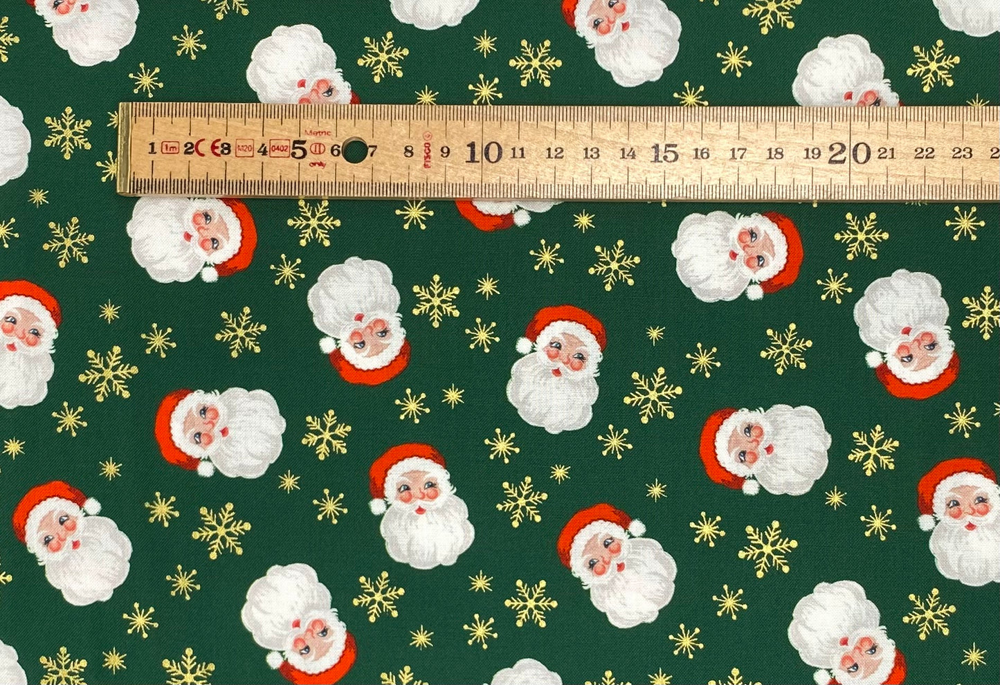 Santa on green (with pearl)